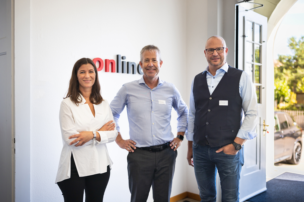 v.l. Michèle Jäger (Vorstand AGV), Balz Zürrer (CEO Online Consultig AG ), Marc Züllig (Präsident AGV)