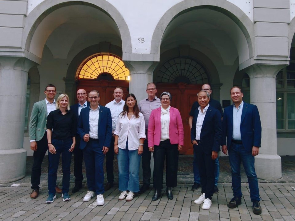 v.l.n.r. Manuel Nick (Stadtrat) / Karin von Rotz (wrw Vorstand) / Jochen M. Keller (wrw Vorstand) / Andreas Breitenmoser (Stadtpräsident) / Markus Kammermann (wrw Vorstand) / Michèle Jäger (wrw Präsidentin) / Björn Rosenplänter (wrw Vorstand) / Cornelia K v.l.n.r. Manuel Nick (Stadtrat) / Karin von Rotz (wrw Vorstand) / Jochen M. Keller (wrw Vorstand) / Andreas Breitenmoser (Stadtpräsident) / Markus Kammermann (wrw Vorstand) / Michèle Jäger (wrw Präsidentin) / Björn Rosenplänter (wrw Vorstand) / Cornelia K