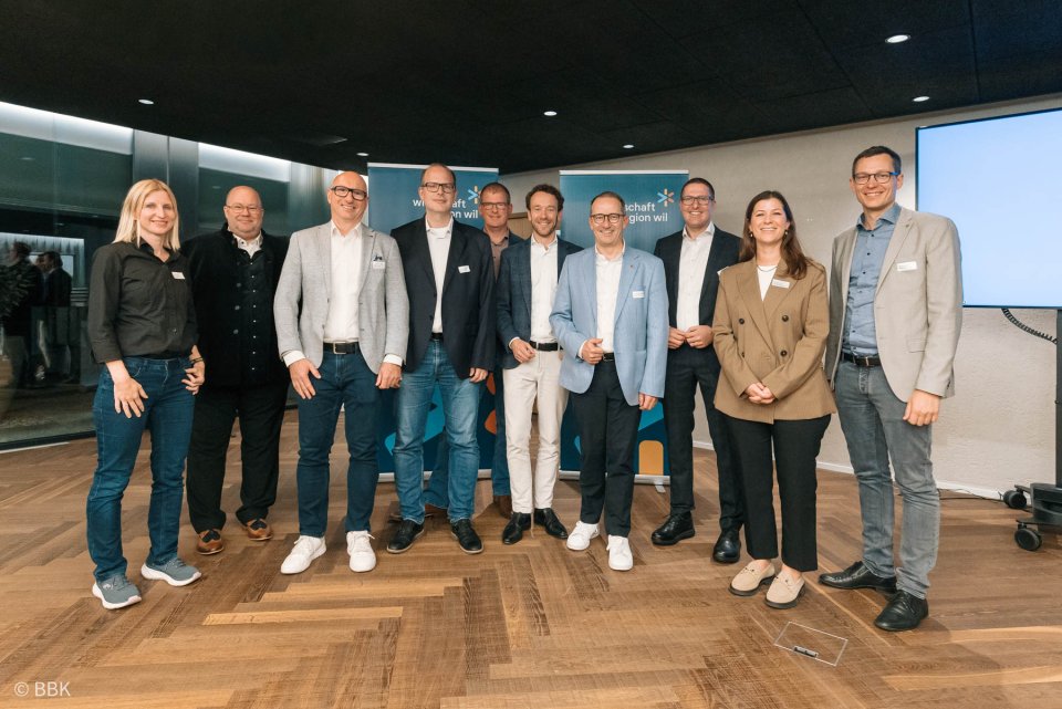 v.l.n.r. Karin von Rotz/Nicolas Steiner/Jochen Keller/Markus Wagner/Björn Rosenplänter (wrw-Vorstand), Jan Riss (IHK), Andreas Breitenmoser (Stadtpräsident), Urs Schönholzer (SNB), Michèle Jäger (wrw-Präsidentin), Manuel Nick (Stadtrat)